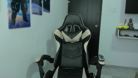 naomi_berckley online show from October 14, 4:02 am