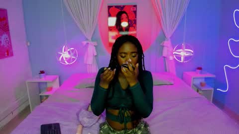 Snapshot of naomi_campell chatting on February 26, 7:35 pm Naomi online show from February 26, 7:35 pm