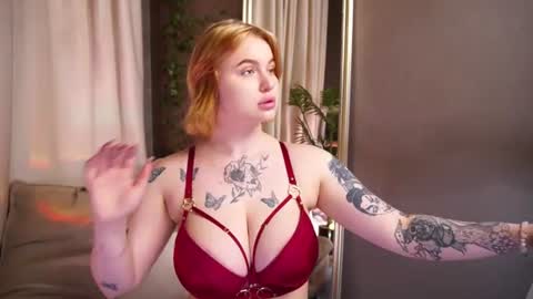 Snapshot of naomi_hotterr chatting on June 20, 5:43 am naomi_hotterr online show from June 20, 5:43 am