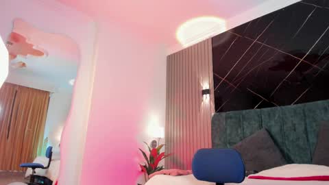 Naomi online show from April 10, 12:10 pm