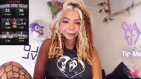 Snapshot of naomi_rider77 chatting on October 12, 9:19 am mara Jos online show from October 12, 9:19 am