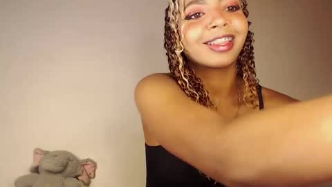 Snapshot of naomi_rider77 chatting on November 2, 9:44 am mara Jos online show from November 2, 9:44 am