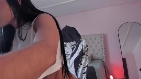 Snapshot of naomibrinks1 chatting on November 2, 5:15 pm Heidy  online show from November 2, 5:15 pm