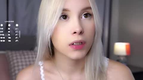 Snapshot of naomibry chatting on January 14, 12:11 pm Angel online show from January 14, 12:11 pm