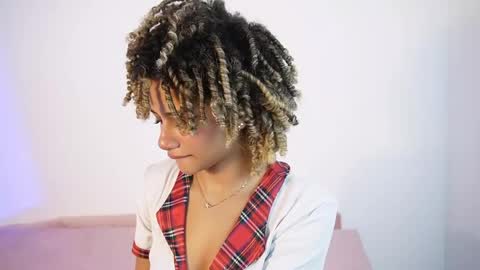 Snapshot of naomidawsonn chatting on May 21, 12:17 am naomidawson online show from May 21, 12:17 am