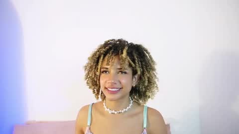 Snapshot of naomidawsonn chatting on May 28, 12:52 am naomidawson online show from May 28, 12:52 am