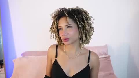 Snapshot of naomidawsonn chatting on June 10, 11:57 pm naomidawson online show from June 10, 11:57 pm