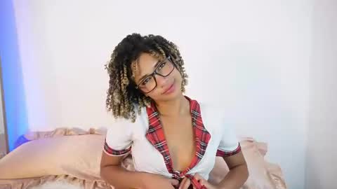 Snapshot of naomidawsonn chatting on July 22, 12:13 am naomidawson online show from July 22, 12:13 am