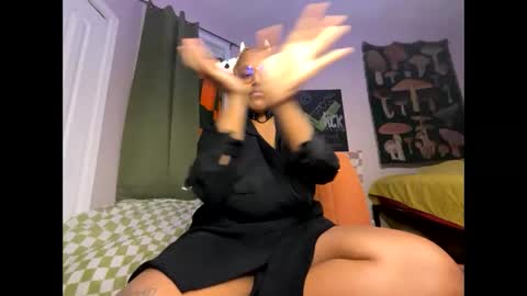 Naomigiirl6 online show from January 2, 6:01 pm