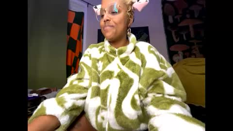 Naomigiirl6 online show from January 20, 2:46 pm