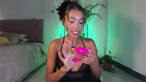 Naomii online show from November 12, 1:17 am