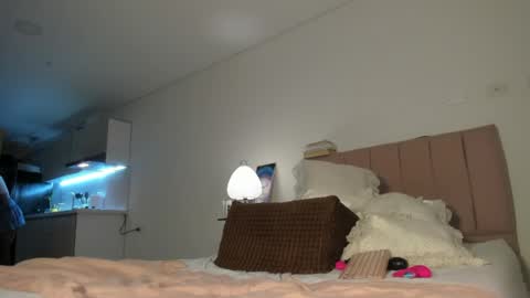 Naomii online show from June 4, 2:17 am