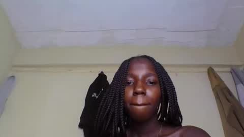 Snapshot of naomilittle905047 chatting on February 19, 12:56 pm naomilittle905047 online show from February 19, 12:56 pm