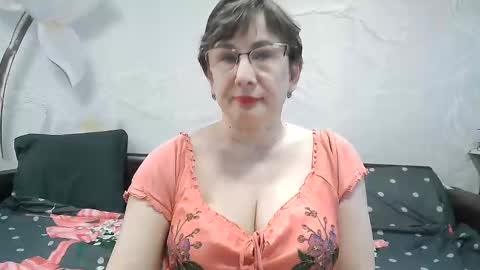 Snapshot of naomimolligan chatting on April 17, 11:46 am naomimolligan online show from April 17, 11:46 am