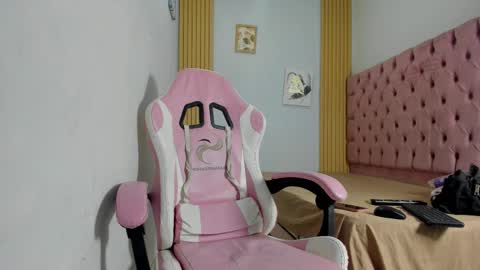 naomis_35 online show from November 7, 7:47 pm