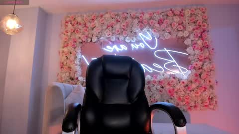 Snapshot of naomisainz chatting on February 20, 12:47 pm Naomi online show from February 20, 12:47 pm