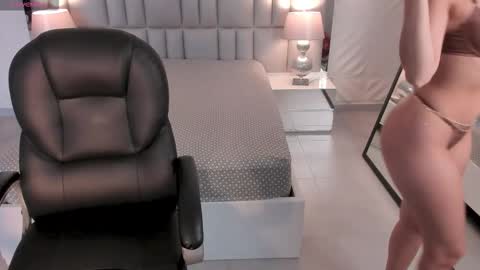 Snapshot of naomisainz chatting on October 5, 12:47 pm Naomi online show from October 5, 12:47 pm