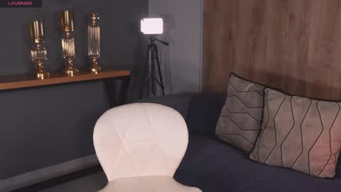 Snapshot of naomisainz chatting on November 15, 11:29 am Naomi online show from November 15, 11:29 am