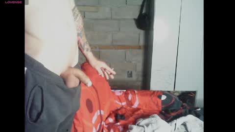 Snapshot of naomisimon chatting on December 25, 6:41 am bellas2012 online show from December 25, 6:41 am