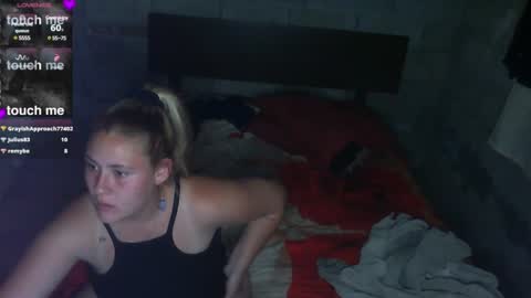 Snapshot of naomisimon chatting on January 4, 11:33 am bellas2012 online show from January 4, 11:33 am