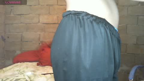 Snapshot of naomisimon chatting on January 13, 4:07 am bellas2012 online show from January 13, 4:07 am