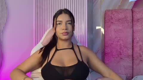 Snapshot of naomy_gomez_ chatting on May 10, 11:59 am Naomy online show from May 10, 11:59 am