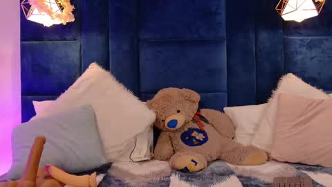 Snapshot of naomy_gyal_ chatting on May 23, 8:13 pm Naomy online show from May 23, 8:13 pm