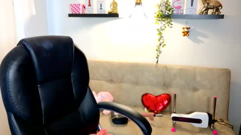 naomy online show from July 27, 9:33 pm