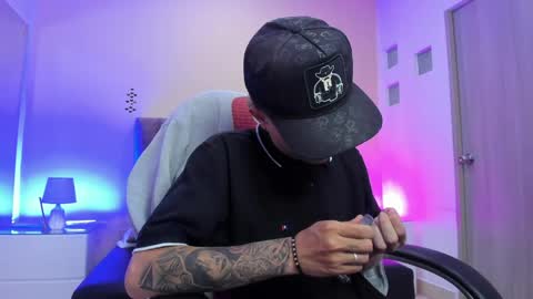 Snapshot of nascary_fox chatting on April 19, 1:10 pm Nascary Fox online show from April 19, 1:10 pm