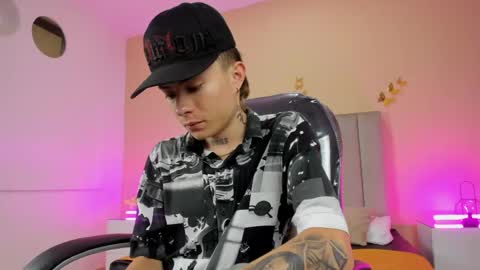 Snapshot of nascary_fox chatting on April 25, 12:08 pm Nascary Fox online show from April 25, 12:08 pm