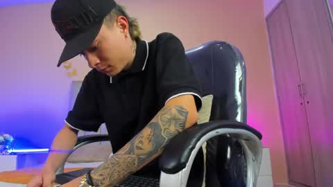 Snapshot of nascary_fox chatting on April 29, 5:30 pm Nascary Fox online show from April 29, 5:30 pm