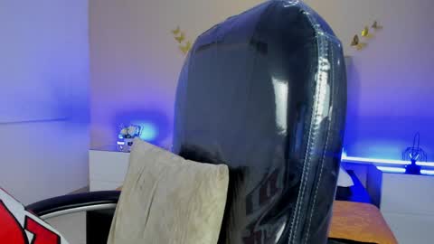 Snapshot of nascary_fox chatting on May 3, 1:50 pm Nascary Fox online show from May 3, 1:50 pm