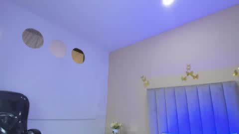 Snapshot of nascary_fox chatting on May 20, 12:22 pm Nascary Fox online show from May 20, 12:22 pm