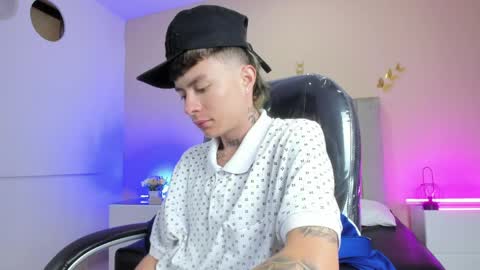 Snapshot of nascary_fox chatting on May 21, 11:50 am Nascary Fox online show from May 21, 11:50 am