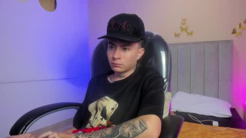 Snapshot of nascary_fox chatting on May 28, 12:24 pm Nascary Fox online show from May 28, 12:24 pm