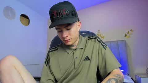 Snapshot of nascary_fox chatting on May 29, 12:36 pm Nascary Fox online show from May 29, 12:36 pm