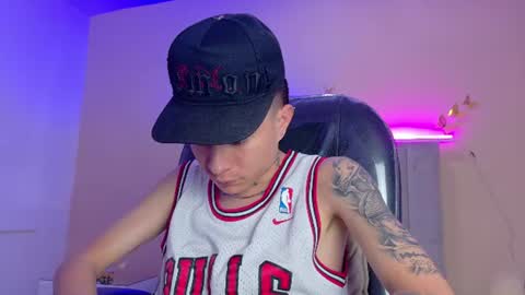 Snapshot of nascary_fox chatting on June 14, 12:51 pm Nascary Fox online show from June 14, 12:51 pm