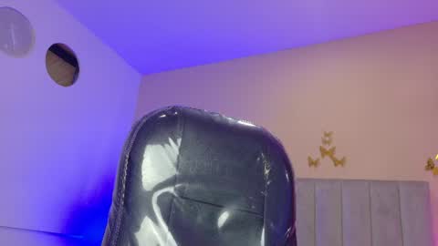 Snapshot of nascary_fox chatting on June 16, 11:57 am Nascary Fox online show from June 16, 11:57 am