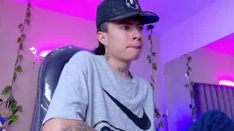 Snapshot of nascary_fox chatting on July 15, 11:48 am Nascary Fox online show from July 15, 11:48 am