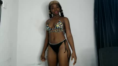 Snapshot of nasty_juicy22 chatting on June 25, 7:02 am adie online show from June 25, 7:02 am