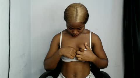 Snapshot of nasty_juicy22 chatting on July 9, 7:01 am adie online show from July 9, 7:01 am
