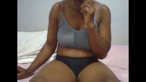 Snapshot of nasty_leenah chatting on February 8, 7:04 am nasty_leenah online show from February 8, 7:04 am