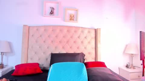 Snapshot of natalia_collinslim chatting on September 20, 3:51 am Natalia online show from September 20, 3:51 am