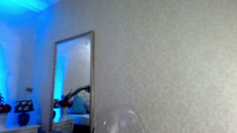 Snapshot of natalia_peach chatting on January 27, 5:14 am Wild influence online show from January 27, 5:14 am
