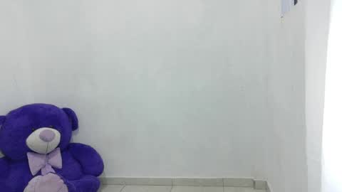 nataliavela online show from May 17, 11:01 pm
