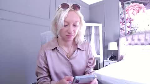 Natalie online show from November 2, 9:11 am