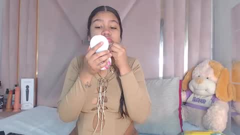 natalieevansx online show from December 3, 11:52 am