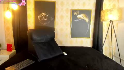 Snapshot of natalieparkerr chatting on June 22, 12:57 pm NATALIE online show from June 22, 12:57 pm