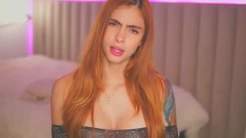 Snapshot of nataly_05 chatting on December 5, 11:29 pm anatalybee online show from December 5, 11:29 pm