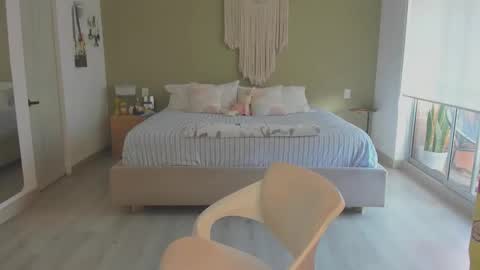 anatalybee online show from November 7, 8:53 pm